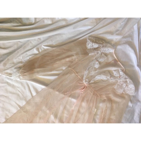 CIRCLE III Vintage Pink Robe Peignoir Large Tiered Lace Neckline Cuffs sleepwear - Picture 4 of 9